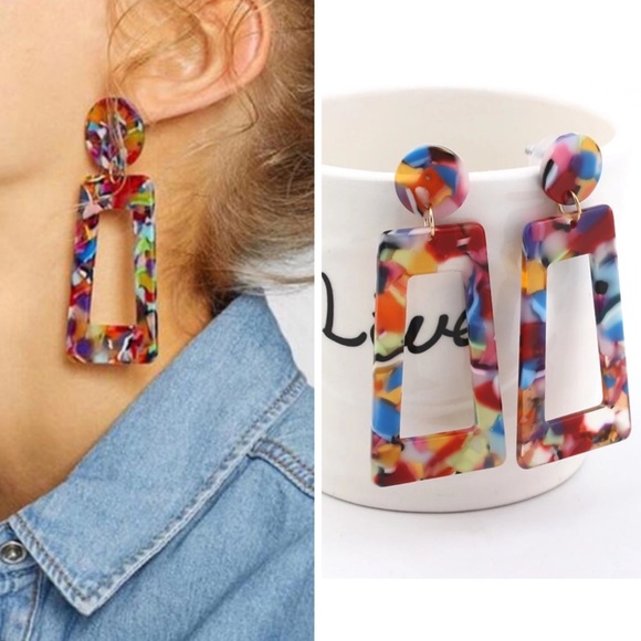 Beautiful geometrical acrylic earrings - Picture 2 of 3